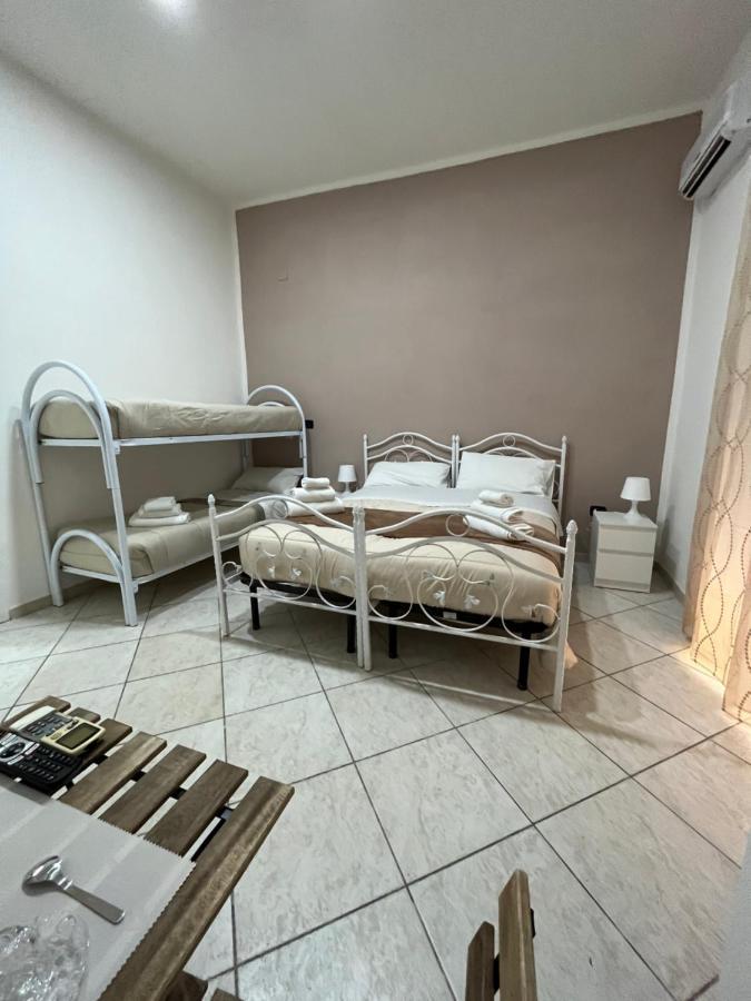 La Svolta Rooms Наполи Екстериор снимка