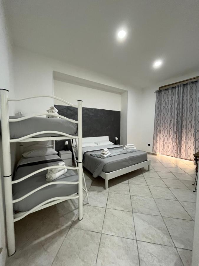 La Svolta Rooms Наполи Екстериор снимка